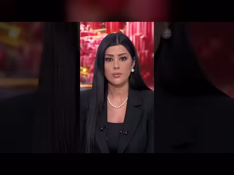 جندي إسرائيلي يساعد مستوطنين في الاعتداء على فلسطينيين