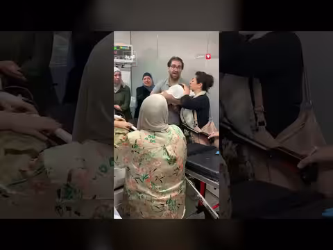 سيدة فلسطينية تودع طفلها الرضيع بعد مقتله في الخليل
