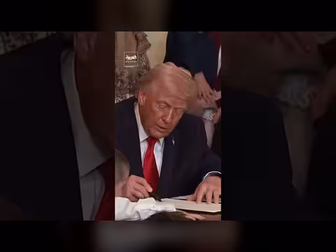 ترمب يمازح صغيرات بحضور ميلانيا ترمب