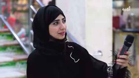 شباب يلقنون مبتزاً درسا قاسيا