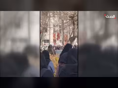 اشتباكات بين الطلاب وعناصر الباسيج في جامعة طهران خلال احتجاجات