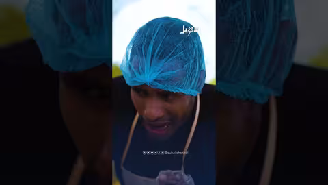 موقف مؤثر: عامل بوفية يقدم وجبة إفطار لطالبين محتاجين