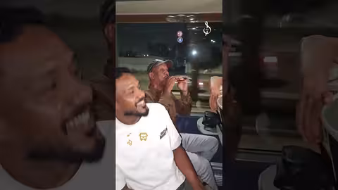 يا الله السلامة من نظرتك من باص النغم