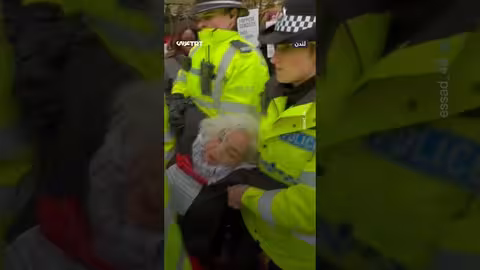 مسنة فلسطينية ترفض اتهامها بالإرهاب خلال اعتقالها في لندن