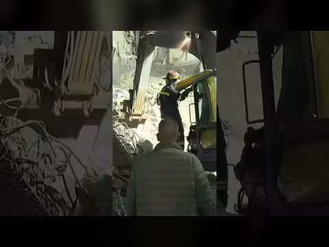 جهود إنقاذية للبحث عن ناجين في بيروت