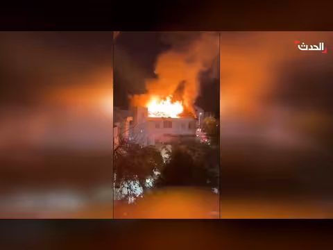حريق في منزل إسرائيلي بعد سقوط صاروخ إيراني