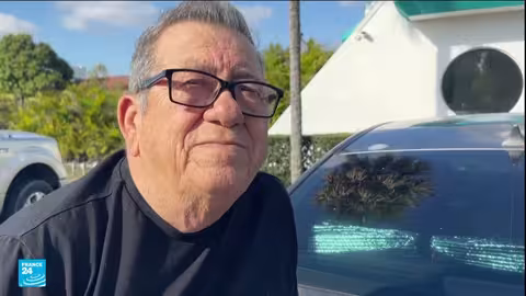 أزمة وقود في كوبا تدفع سائقي الأجرة لاستخدام الدراجات الكهربائية