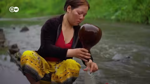 وثائقي | كمبوديا - كيف تجعل القروض الصغيرة فقراء العالم أكثر فقراً | وثائقية دي دبليو