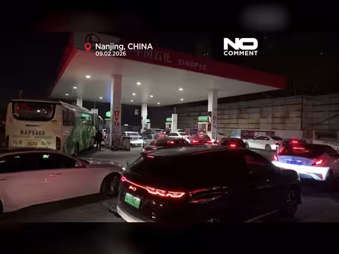 إقبال كبير على محطات الوقود في الصين قبل رفع أسعار البنزين