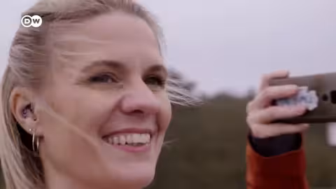 وثائقي | حياة بين السمع والصمم | وثائقية دي دبليو