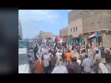 حشود في سقطرى تجدد تفويضها للزبيدي