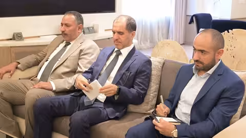 طارق صالح يطلع على الوضع العملياتي في الجبهات