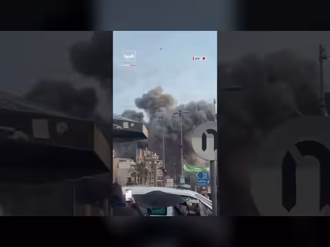 انهيار بناية في بيروت بعد غارة إسرائيلية على الباشورة