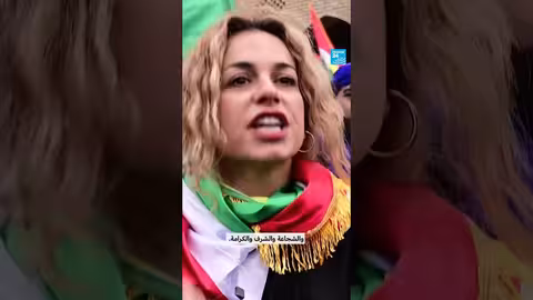 نساء عراقيات تضفرن شعرهن تضامنًا مع أكراد سوريا