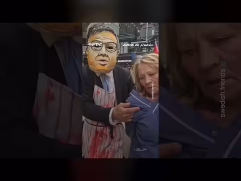 متظاهرون في ستوكهولم يحاكون اعتداءات على أسطول الصمود
