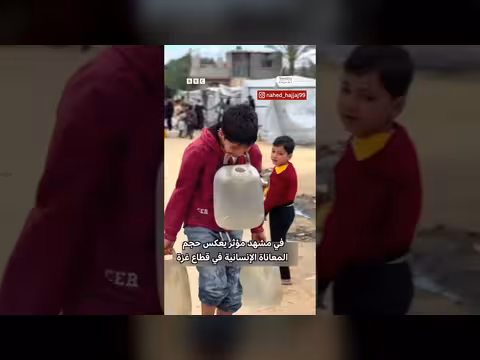 طفل فلسطيني يتحدى العطش في غزة
