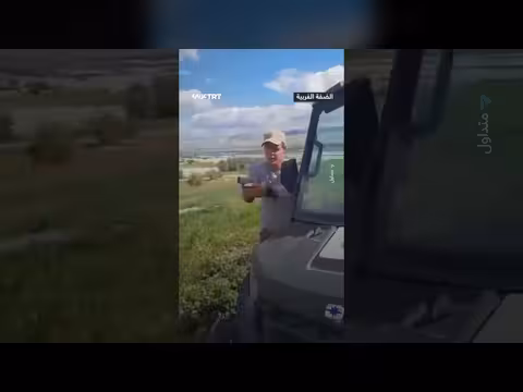 فلسطينيون يواجهون مستوطناً مسلحاً في الأغوار الشمالية