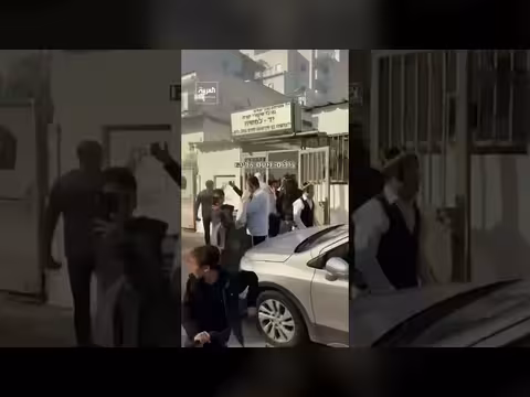 إصابة 4 أشخاص بسقوط شظايا صواريخ اعتراضية في تل أبيب ووسط إسرائيل