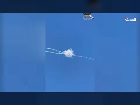 مشهد اعتراض صاروخ فوق الخضيرة شمال تل أبيب