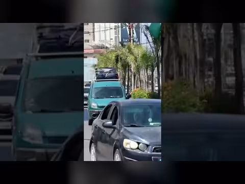 سكان صور يفرون بعد إنذارات إخلاء إسرائيلية