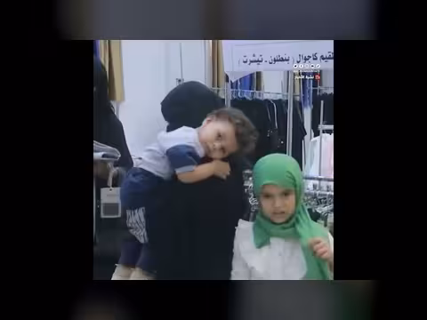 مركز الملك سلمان يوزع كسوة العيد على أيتام ونازحي مأرب