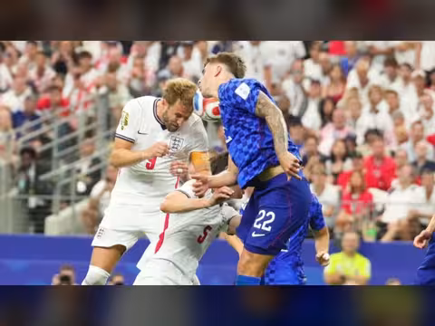أول لاعب مسلم في تاريخ المنتخب الإنجليزي