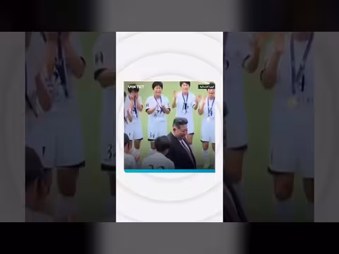 الاعبات الكوريات الشمالية يهنئن كيم جونغ أون