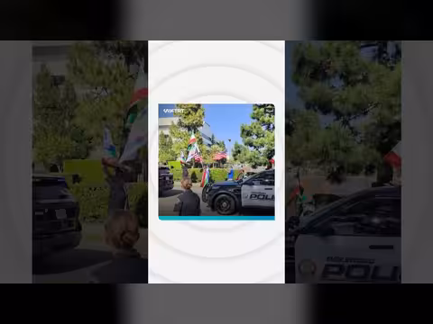احتجاجات أمام مقر إقامة منتخب إيران