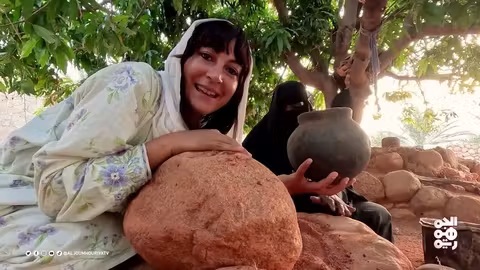 سقطرة: الحفاظ على التراث العمراني وصناعة الفخار بالطين