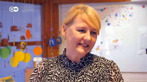 ريبورتاج | معاناة المهاجرين مع البيروقراطية الالمانية | وثائقية دي دبليو