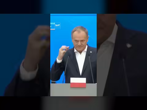 رئيس بولندا يجرد زيلينسكي من وسام وطني