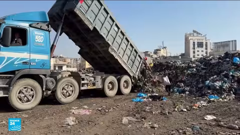 أطفال غزة بين أكوام القمامة والتهديدات الصحية