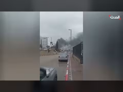 اشتعال حريق بمجمع تجاري في حيفا إثر سقوط صاروخ إيراني