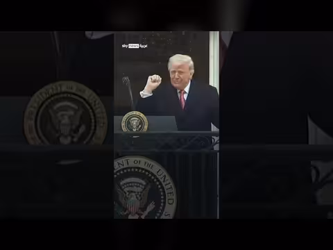 ترامب يرقص بعد مؤتمر صحفي ويهيمن على منصات التواصل