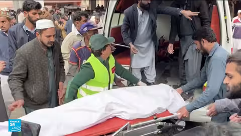 تفجير انتحاري يستهدف مسجداً شيعياً في باكستان ويقتل 31 شخصاً