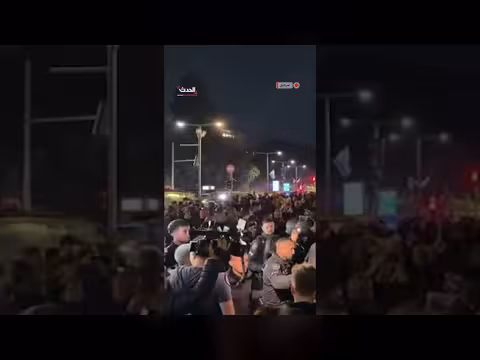 الشرطة الإسرائيلية تفرق تظاهرة ضد الحرب في تل أبيب