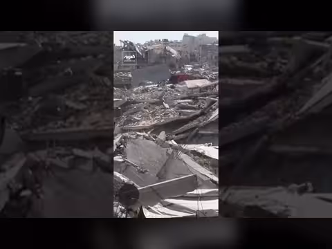 الجيش الإسرائيلي يدمّر الأبنية شرق غزة