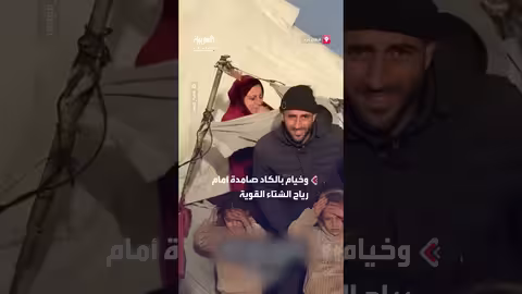 نازحون عالقون أمام خيامهم غير الآمنة