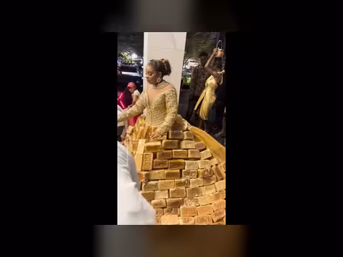 فستان من 500 رغيف خبز