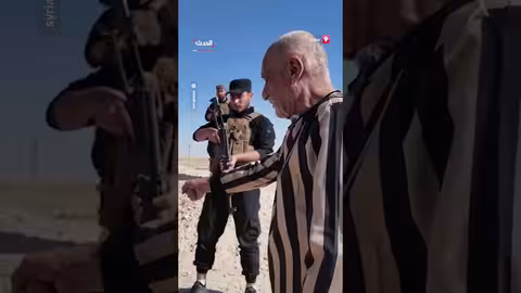 أمهات سوريات يواجهن ضباط نظام الأسد بعد اعترافهم بقتل أبنائهن