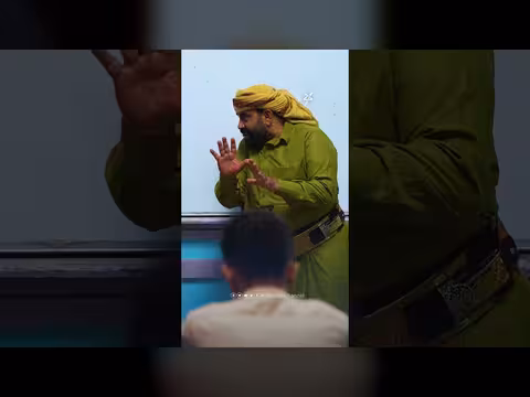 نقاش ساخن بين معلمة وطالبة: الله والغباء فيهم