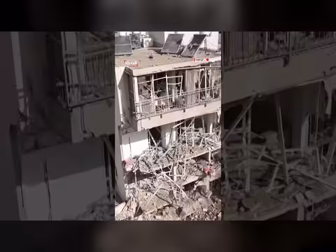 دمار واسع في تل أبيب جراء هجوم صاروخي إيراني