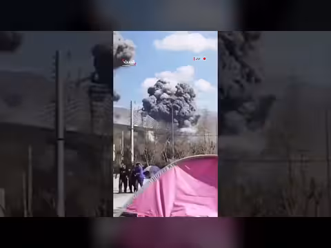 غارات جوية تدمر جسر كرج في إيران