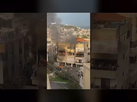 تصاعد نيران بعد غارة إسرائيلية على شقة في صيدا