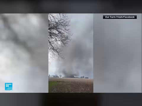 إعصار قوي يدمر منازل وقطع الكهرباء في الولايات المتحدة