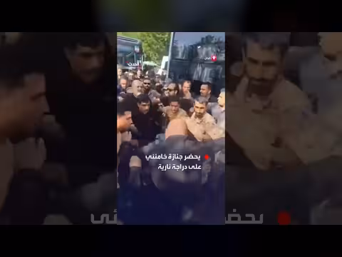 قائد الحرس الثوري الإيراني يحضر جنازة خامنئي على دراجة نارية
