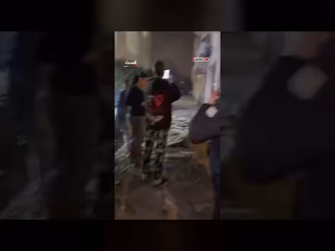 أضرار في مبنى واندلاع حريق في تل أبيب