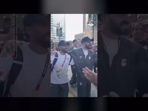 محمد صلاح يحتفل مع منتخب مصر في دالاس