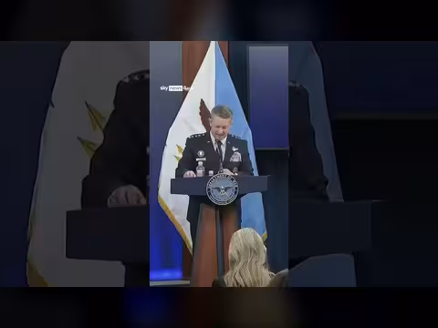 الجيش الأمريكي يدمر بارجة إيرانية بطوربيد للمرة الأولى منذ الحرب العالمية الثانية