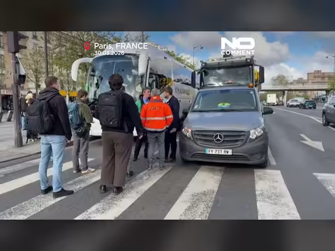 احتجاج بطيء في باريس: ناقلو البضائع يطالبون بدعم للوقود